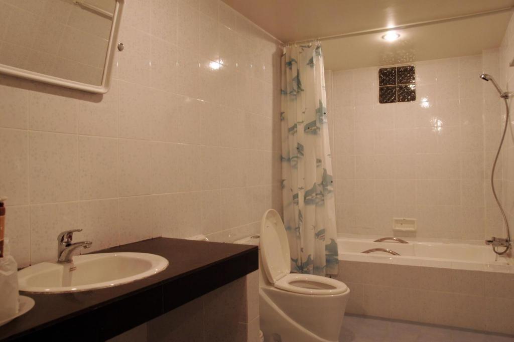 Ratchaphruek 2007 Hotel Chom Thong Eksteriør bilde